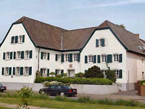 Rhein River Guesthouse Intern. B&B